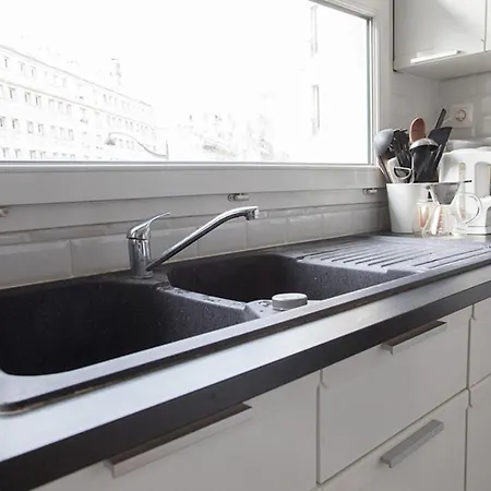 Апартаменты Superb Appt In The Batignolles District Париж